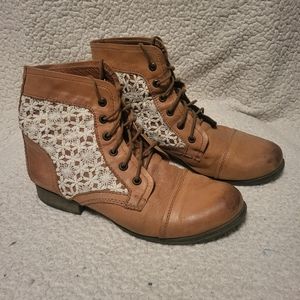 Steve Madden lace up crochet vintage leather booties, size 8M